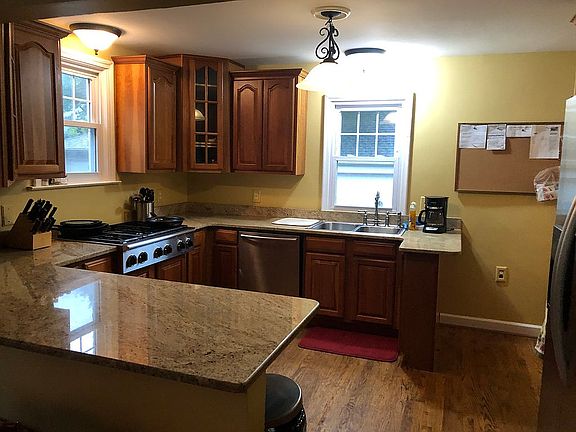 3rd image of 763 Loraine St
