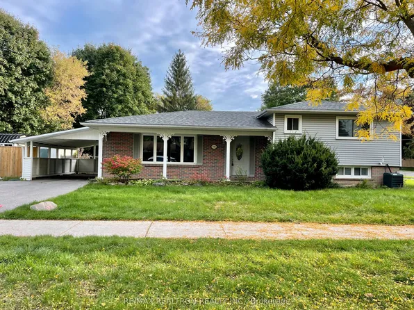 796 Arnold Cres, Newmarket, ON L3Y 2E2
