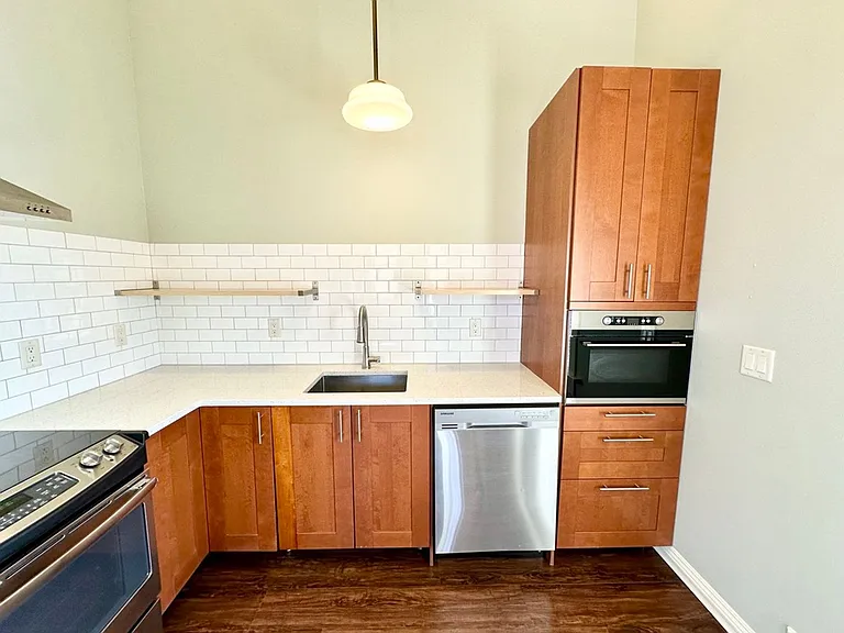 307 N Pearl St — Photo 31