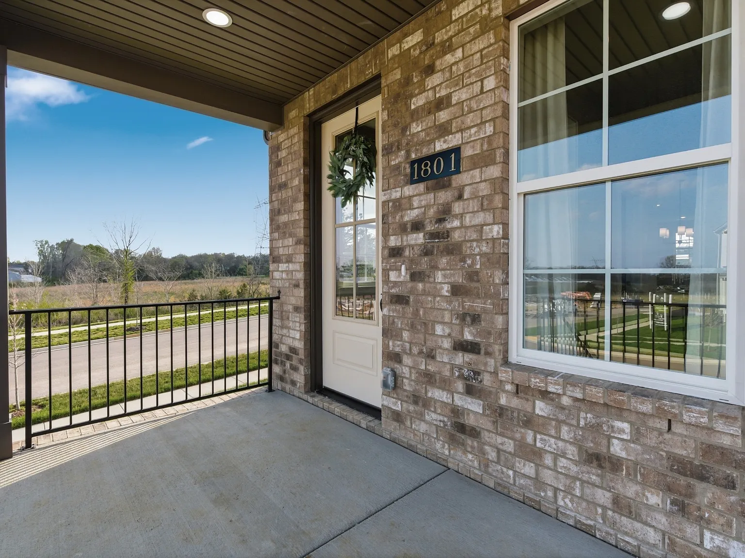 3 bed, 2.5 bath, 2084 sqft, $4,500 — Photo 2
