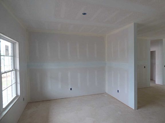 4th image of 2392 Colston Dr