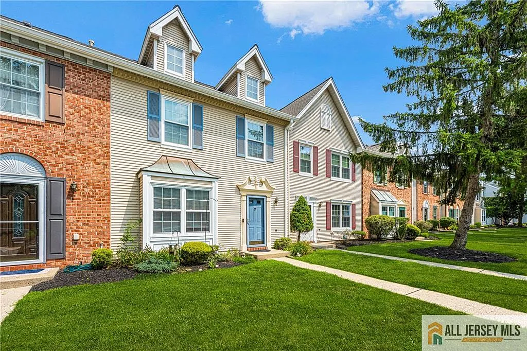 3 bed, 2.5 bath, 1584 sqft, $2,875 — Photo 1