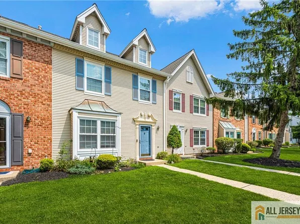 417 Northam Dr, North Brunswick, NJ 08902