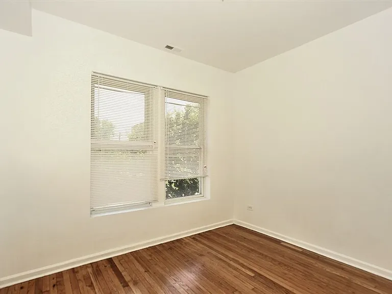 5718 S Wabash Ave — Photo 14