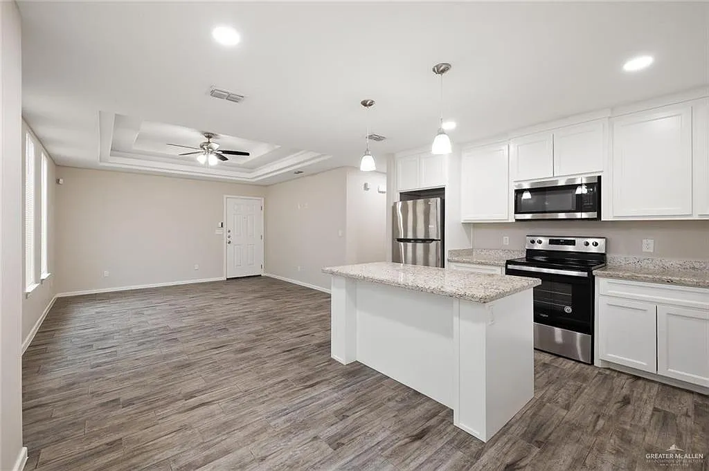3 bed, 2.0 bath, 1069 sqft, $1,195 — Photo 4