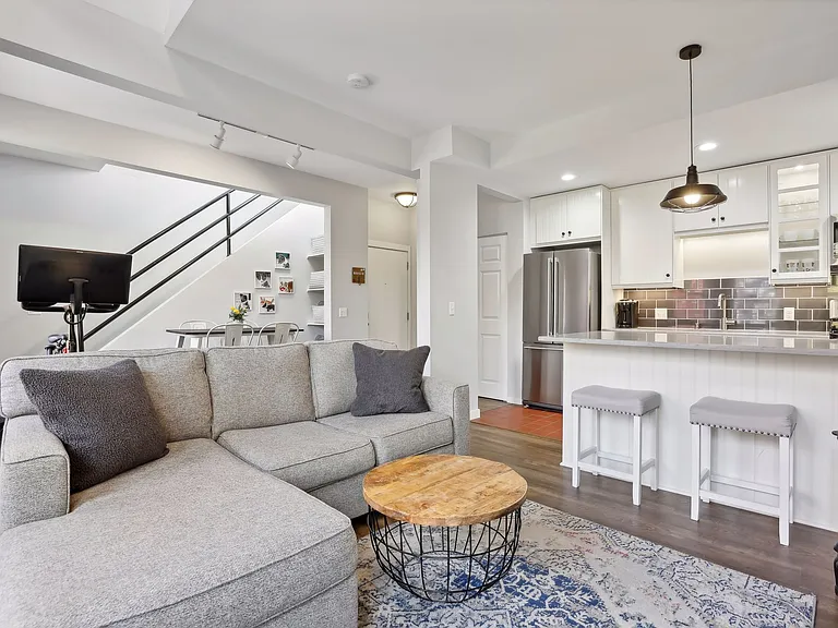 570 Selby Ave #2 — Photo 2