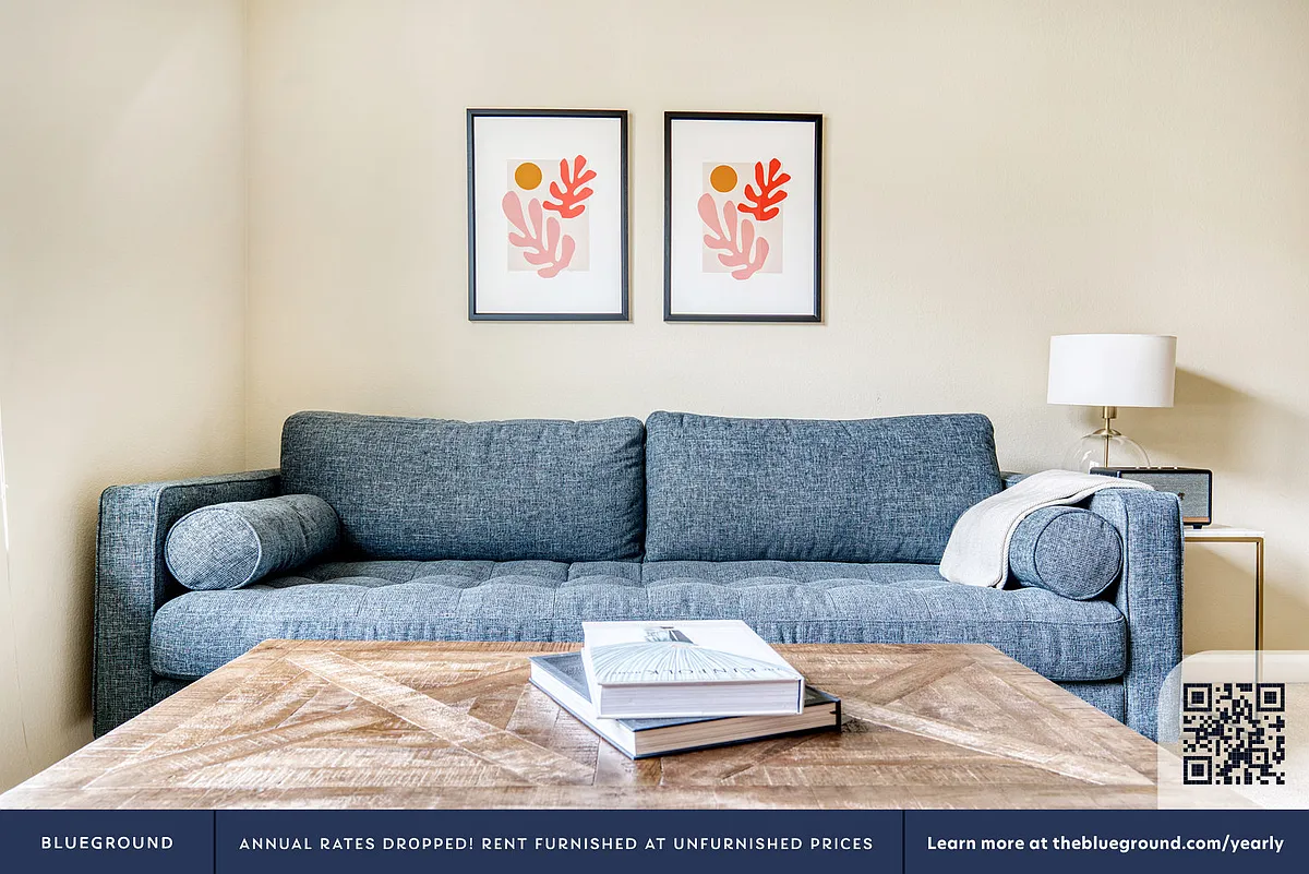 Living Room - 853 Commodore Dr #5-ID583