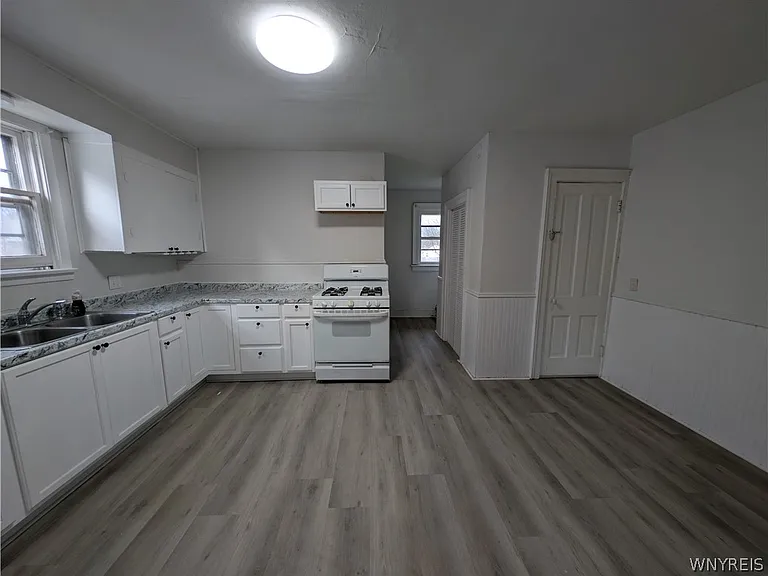 627 Deer St — Photo 10