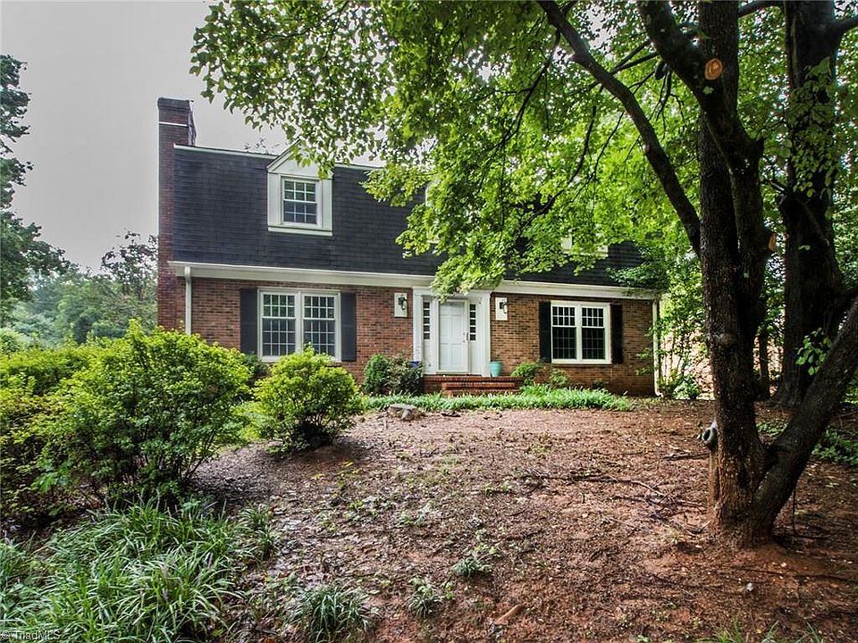 2nd image of 812 Meade Dr