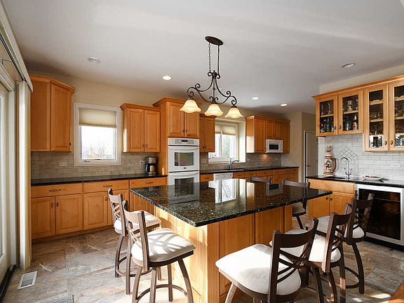 3rd image of 10447 Crown Dr