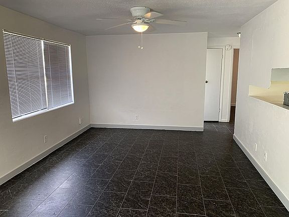 3rd image of 1401 Primrose Ln