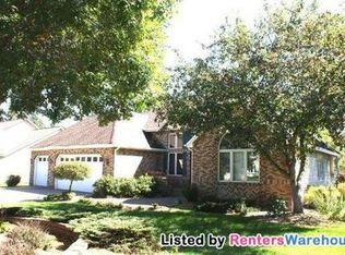 1321 W Royal Oaks Dr, Shoreview, MN 55126