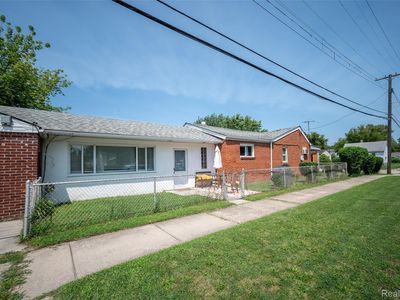 5990 Jackson St, Taylor, MI, 48180