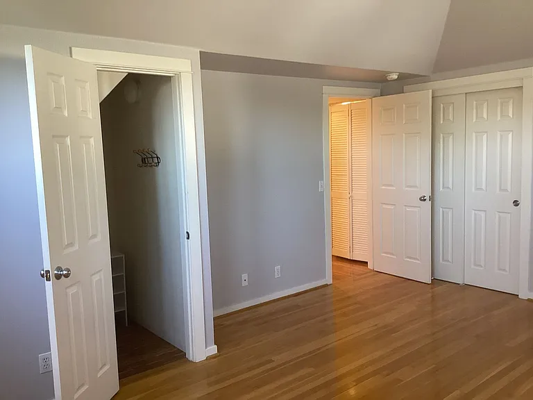 204 Roosevelt Ter — Photo 12