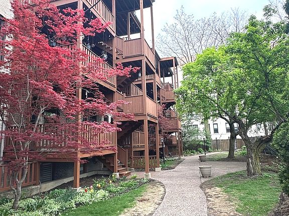 4th image of 346 N Austin Blvd APT G