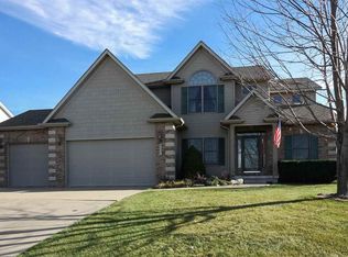 5477 Julie Ann Ct, Bettendorf, IA 52722