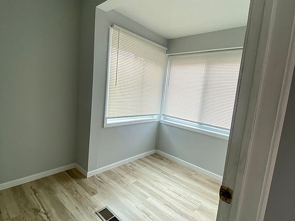 5th image of 3415 23rd Ave S