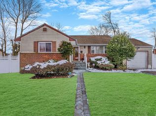 34 Bentley Rd, Amityville, NY 11701