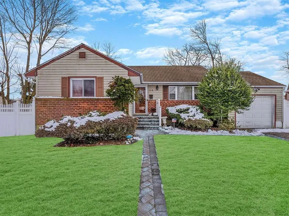 34 Bentley Road, Amityville, NY 11701
