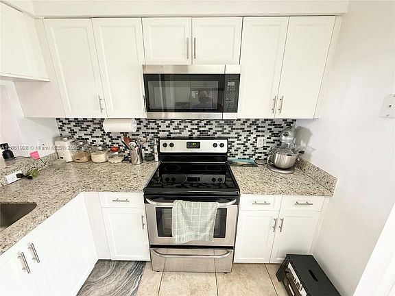 5th image of 70 Whitehead Cir