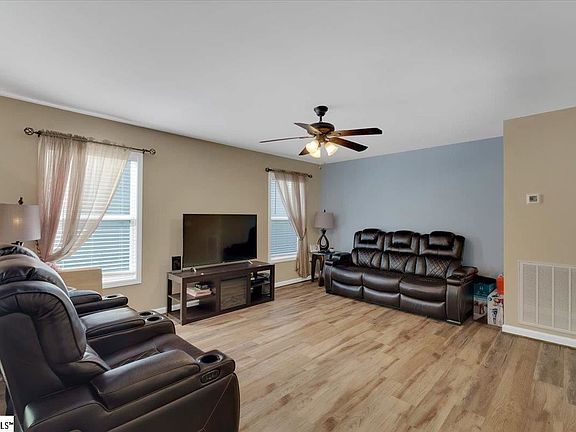 3rd image of 106 Aisha St