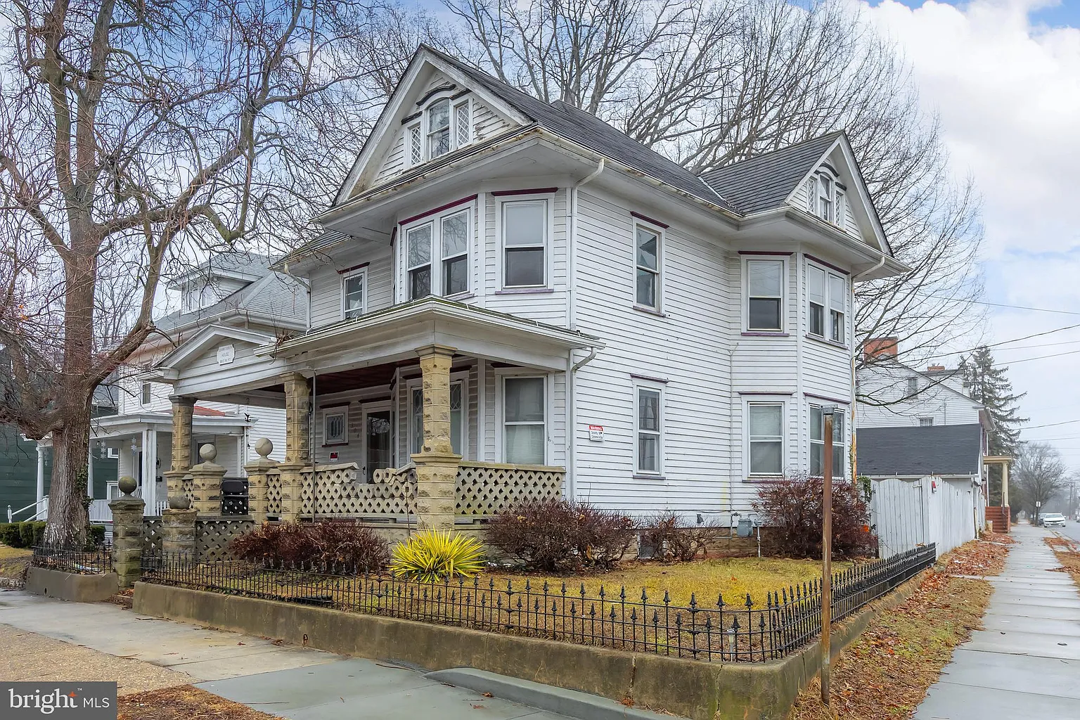 304 E Broadway photo 1
