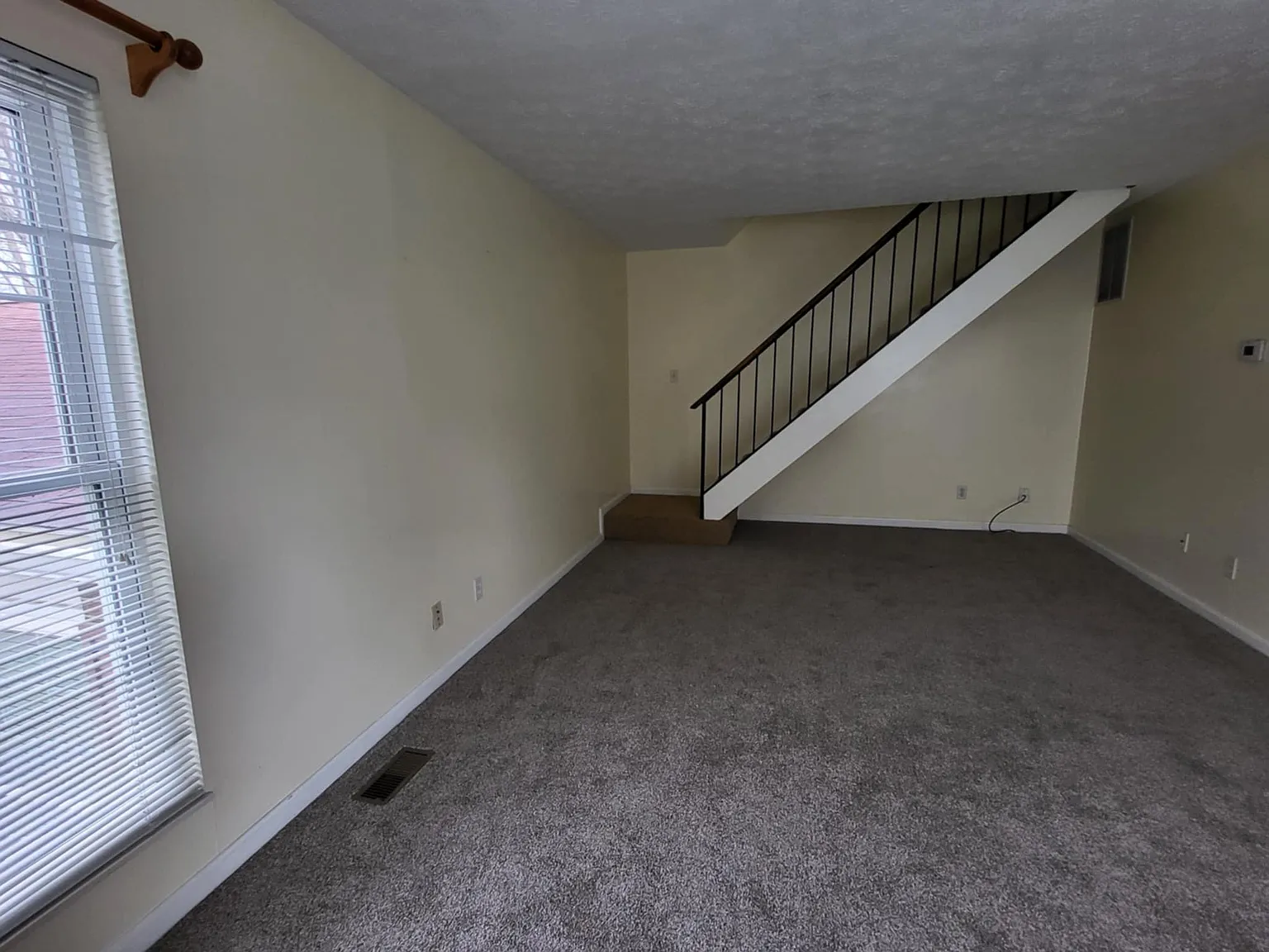 2 bed, 1012 sqft, $1,500 — Photo 3