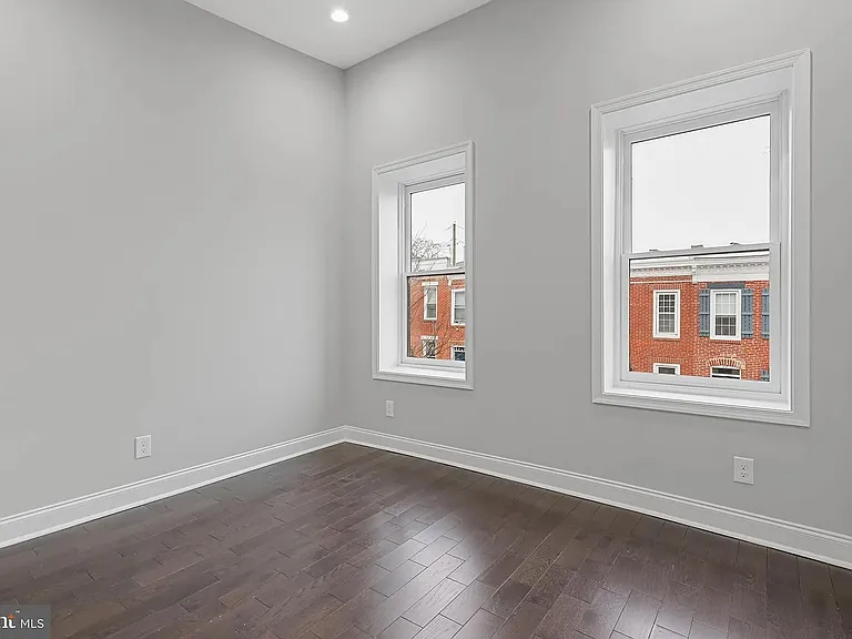 42 E Heath St — Photo 19