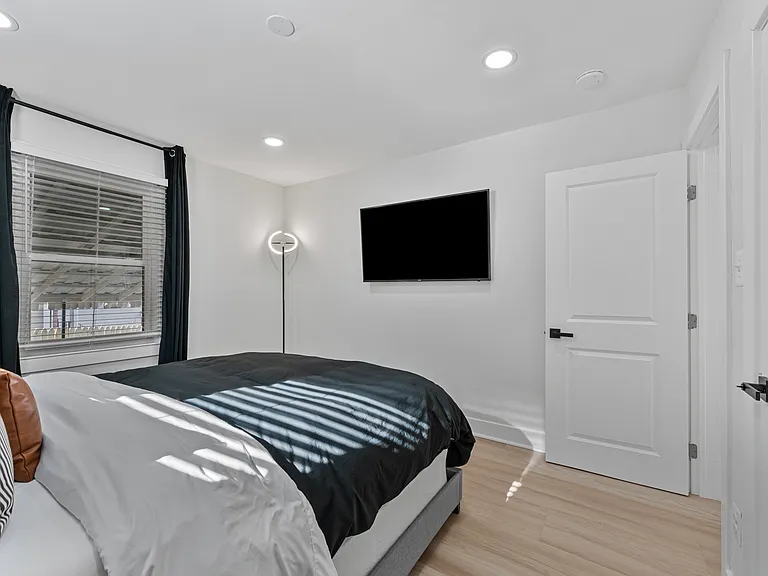 5503 Jay St NE — Photo 9