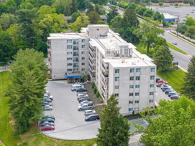 Eudowood Towers — Photo 15