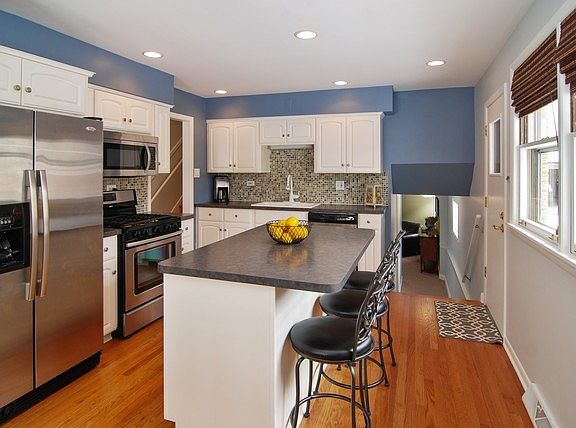 4th image of 511 Beach Ave