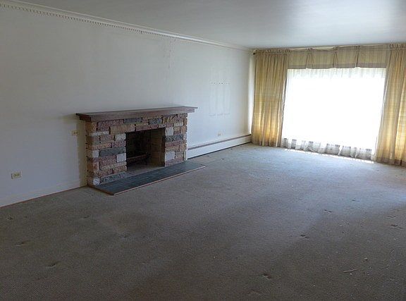 3rd image of 2740 W 94th St