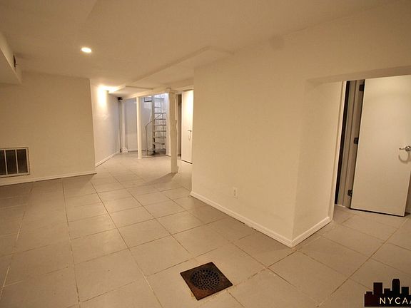 3rd image of 487 Willoughby Ave #02