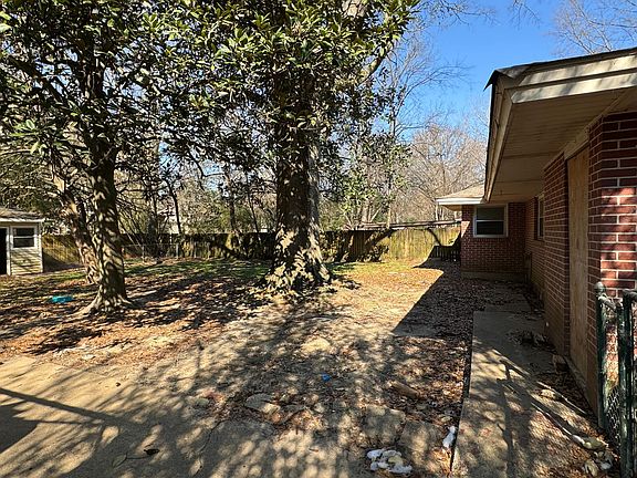 2nd image of 1142 Lombard Dr
