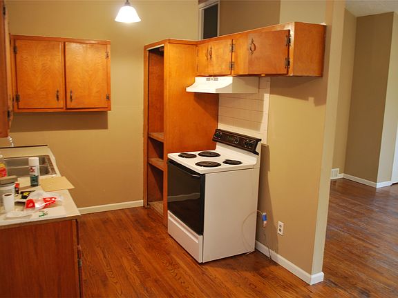 3rd image of 811 SE Browning Ave