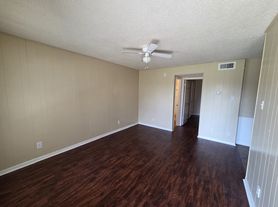 601 Harbour Apts** - 102