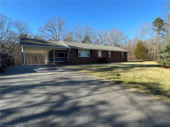 7264 Doral Dr, Tobaccoville, NC 27050