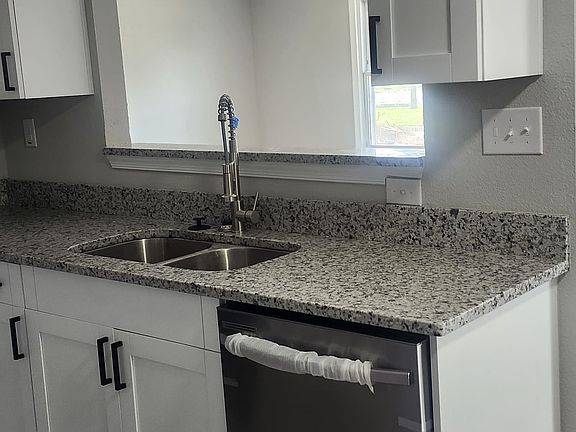 4th image of 1213 Cavalier Blvd