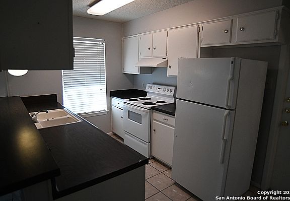 4th image of 4434 Bayliss St