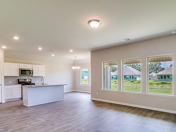 4th image of 138 Hill View Dr