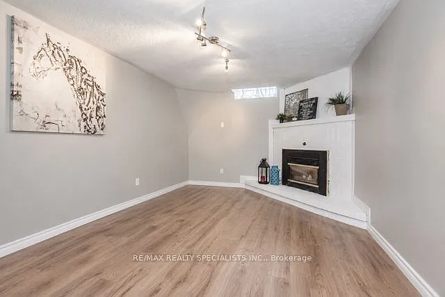 110 Steeles Cres — Photo 11