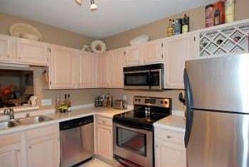 3rd image of 2568 N Farwell Ave #13