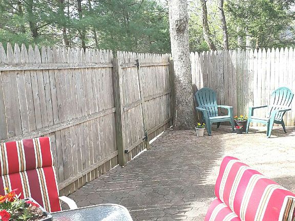 3rd image of 561 Woodbine Ln #1000