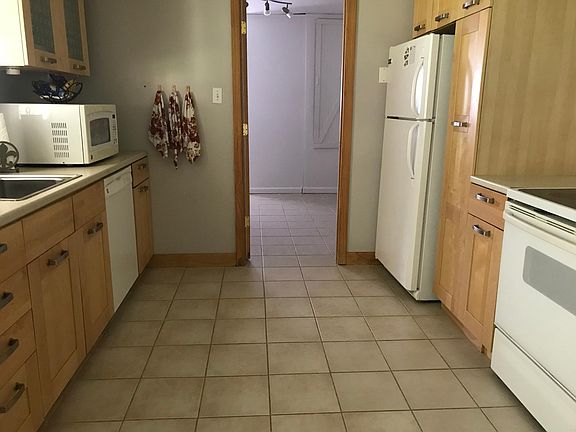 3rd image of 8 Yosemite Ln