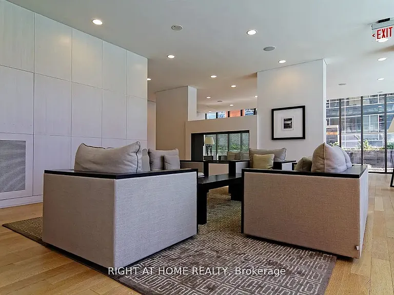 33 Charles St E #1005 — Photo 12