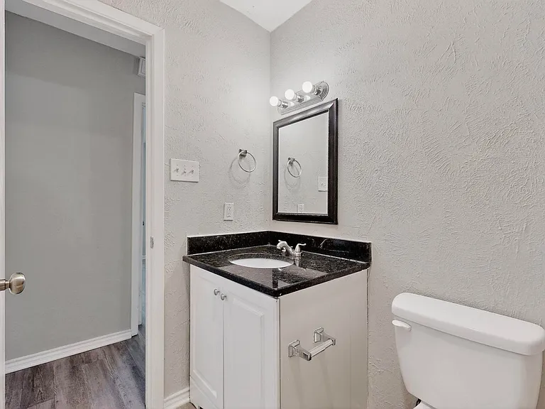 140 Trout St — Photo 28