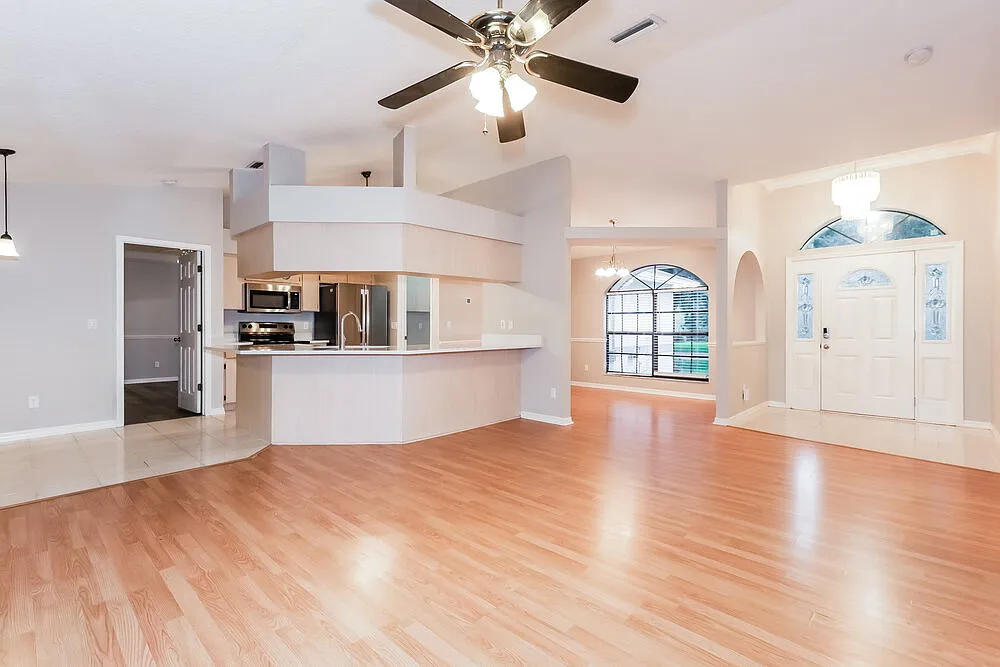 3 bed, 2.0 bath, 1421 sqft, $3,280 — Photo 4