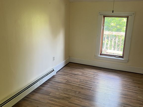 5th image of 427 Essex St APT 3