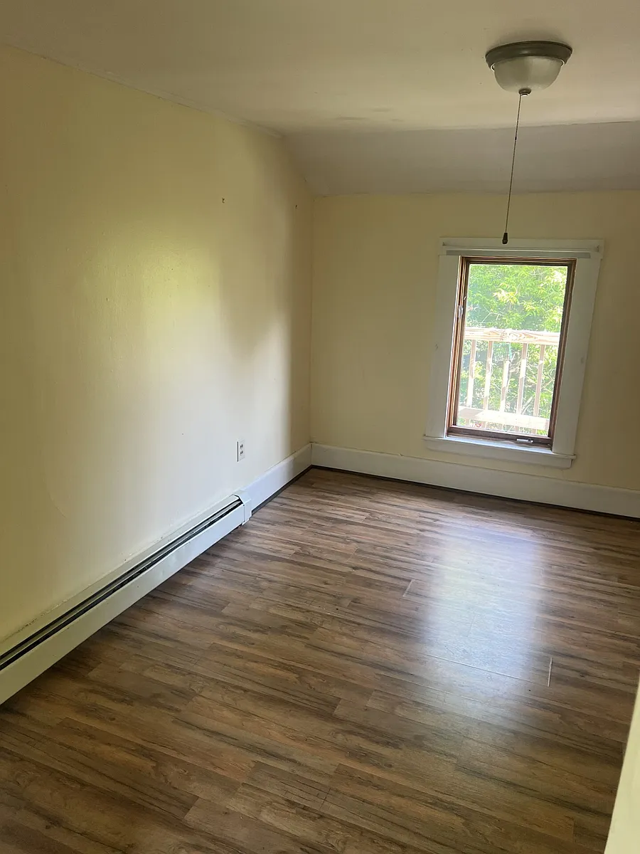 Building Photo - 427 Essex St #3