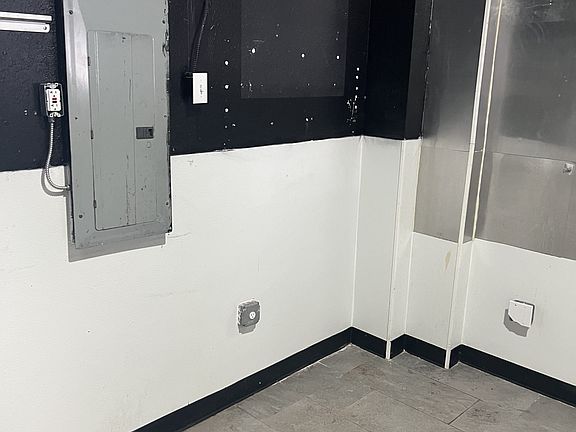 5th image of 3900 S Goldenrod Rd Suite 118